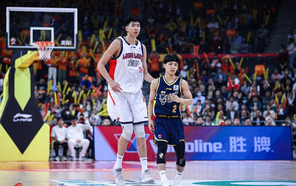 CBA球员进步榜！广东旧将第一，山西两人入选，韩德君接班人第三